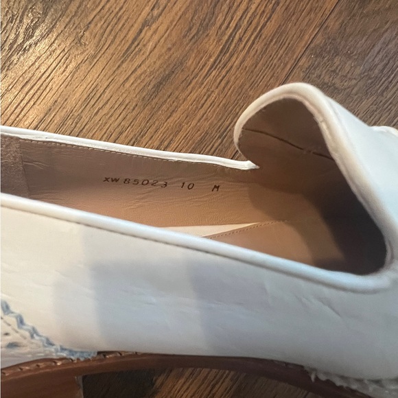 Stuart Weitzman White Leather Brogue Tassel Loafer Shoes Size 10 NEW - Picture 4 of 9